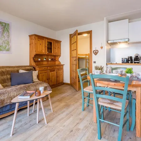 Charming With Balcony Near The Slopes Шамони