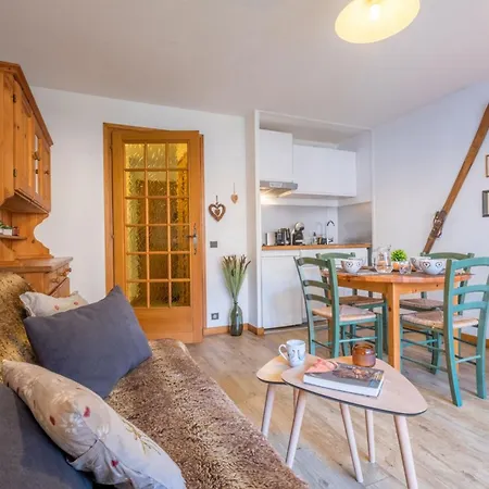Charming With Balcony Near The Slopes Apartament